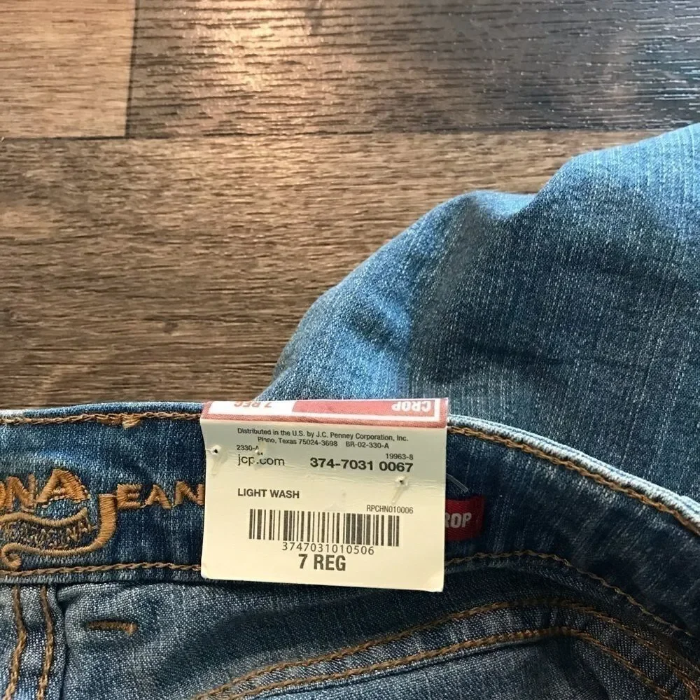 Arizona Jeans Cropped Light Wash 7 Regular NWT